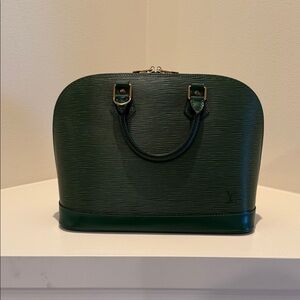 Authentic Louis Vuitton Epi Leather Alms PM in Green
